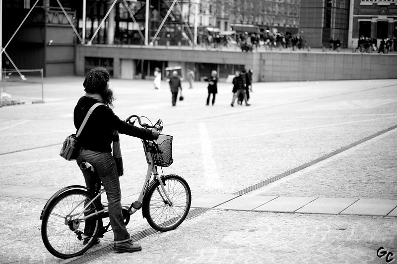 Si vous n'avez pas de noix de muscade, allez-y en bicyclette. [Pierre Desproges]