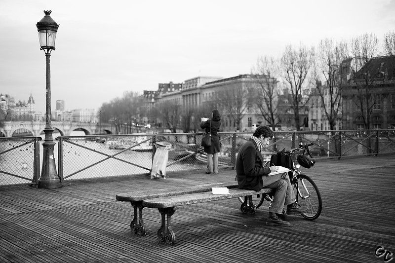 Il faut écrire pour soi, c'est ainsi que l'on peut arriver aux autres. [Eugène Ionesco]